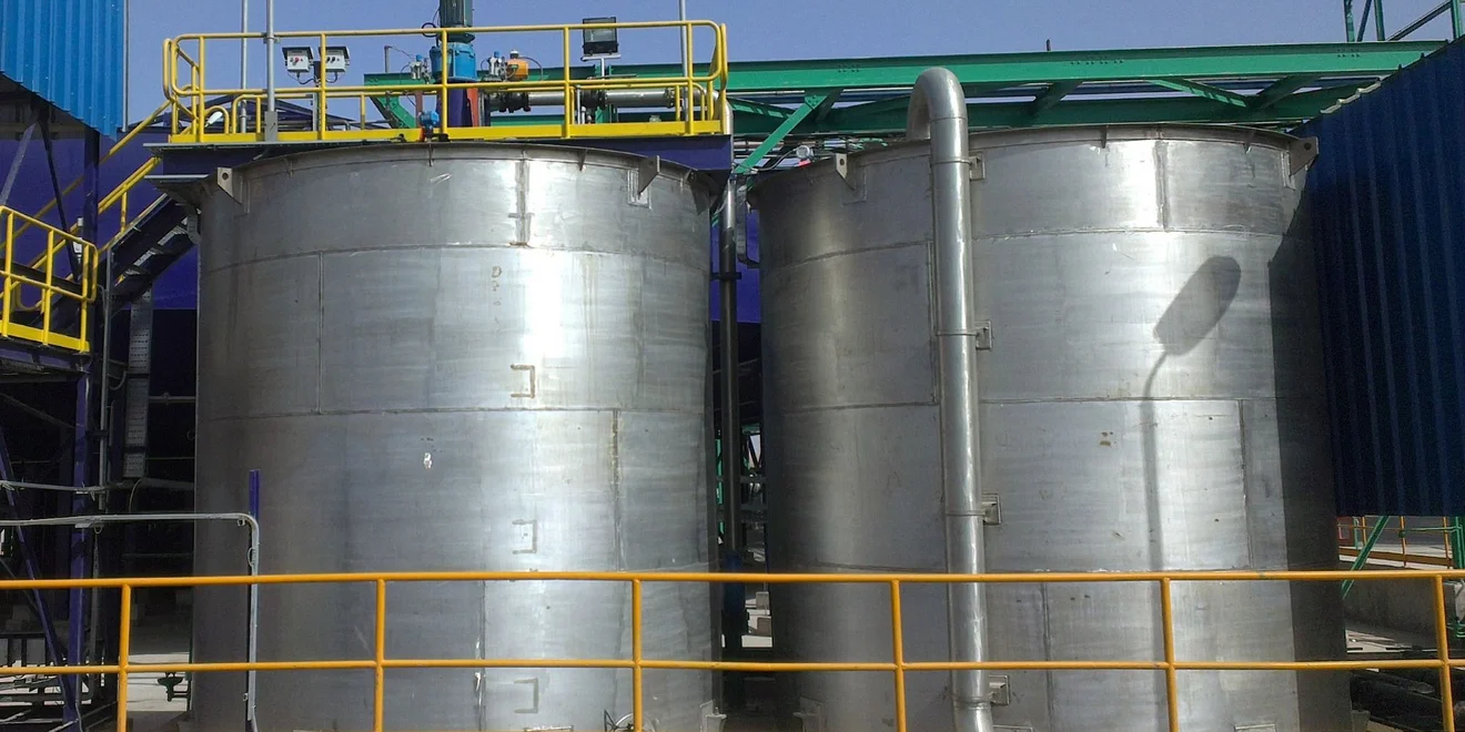 90 kg/h flocculant dosing system. 90 kg/h flocculant dosing system.