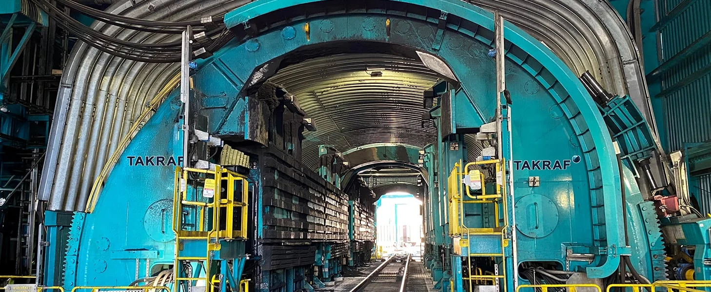 Tandem O-type tippler for handling wagons of different sizes. Tandem O-type tippler for handling wagons of different sizes.