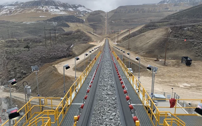 TAKRAF Downhill Conveyor for copper ore with a capacity of 10,000 t/h in the USA